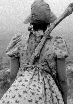 María Canale interpreta a  en Menuet