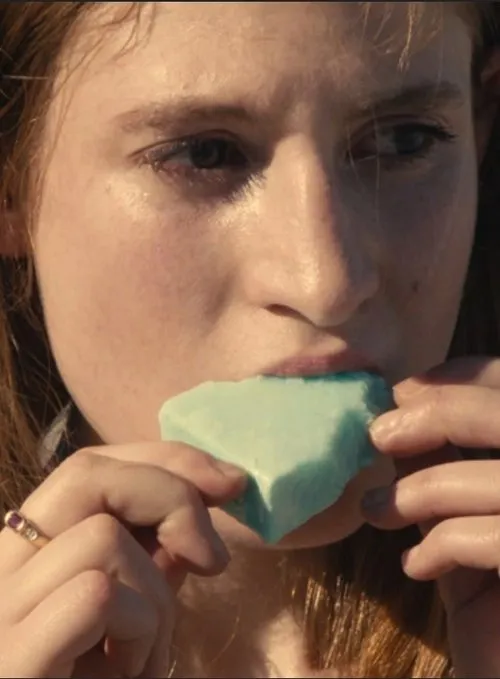 Mehdi Dehbi interpreta a Mehdi en Mescaline