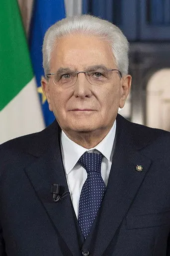 Sergio Mattarella interpreta a  en Messaggio di fine anno del Presidente della Repubblica Sergio Mattarella
