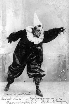 Martin Engler interpreta a Narrator en Meyerholds Theater und die Biomechanik