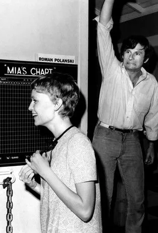 Roman Polanski interpreta a Himself en Mia and Roman