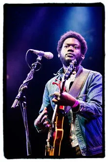 Michael Kiwanuka interpreta a en Michael Kiwanuka - Philharmonie de Paris