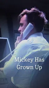 Dominic Hodge interpreta a Mickey en Mickey Has Grown Up