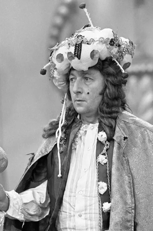 Kazimierz Rudzki interpreta a Nauczyciel filozofii en Mieszczanin szlachcicem