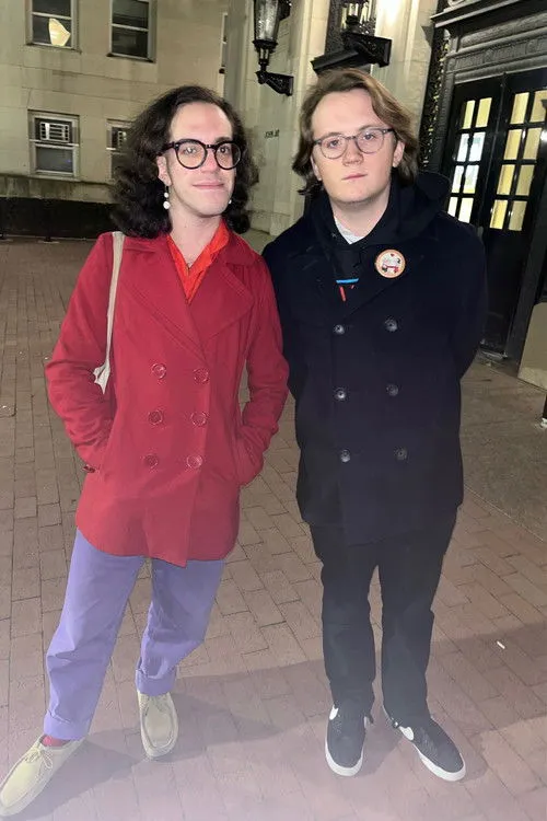 Shane Fleming interpreta a Himself (interviewer) en Miles at the Movies