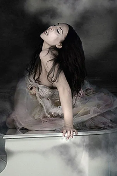 Mónica Naranjo interpreta a en Mónica Naranjo: Adagio