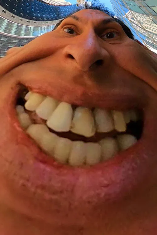 Johnny Zito interpreta a en Moon Hoax