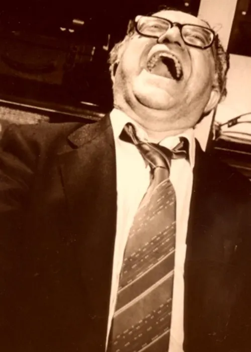 Carlos Atanes interpreta a Self en Morfing