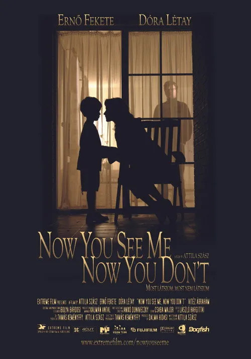 Dóra Létay interpreta a Mom en Most látszom, most nem látszom