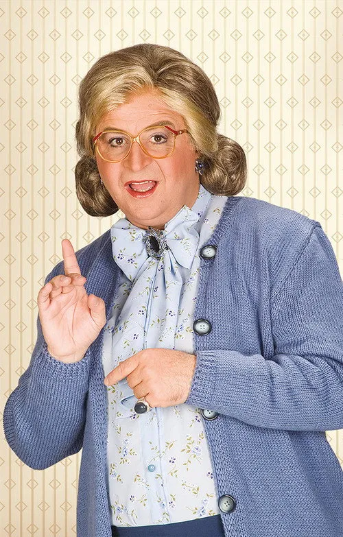 ??e?a ?saßa??? interpreta a  en Mrs DOUBTFIRE - Μάρκος Σεφερλής