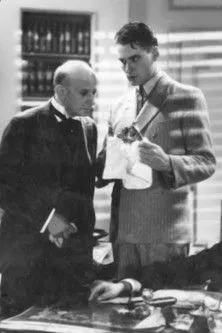 Paul Graetz interpreta a Dr. Heinrich Becker en Murder at Monte Carlo