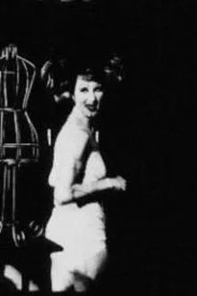 Maude Davey interpreta a Self en My Cunt