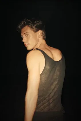 Austin Butler interpreta a  en MYSLF