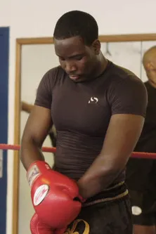 Djigui Diarra interpreta a Ikki en Na tout pour elle