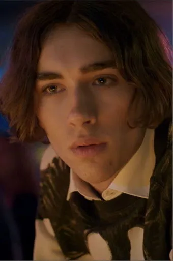 Victor Poturaj interpreta a en Natten Är Ung