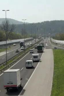 Lara Vouk interpreta a Nadia en Nazaj