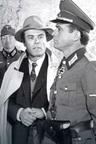 Lazër Filipi interpreta a  en Në emër të lirisë