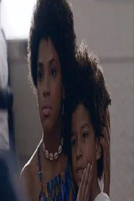 Aisha Jambo interpreta a Professora en Neguinho