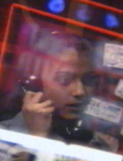 Jake Wood interpreta a Johnny en Never Come Morning