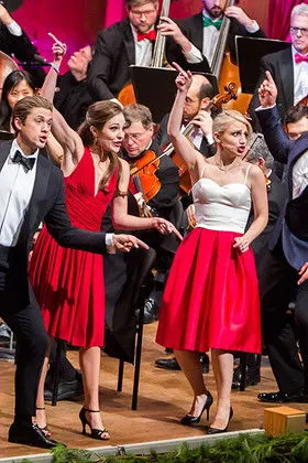 Annaleigh Ashford interpreta a  en New York Philharmonic New Year's Eve: Bernstein on Broadway
