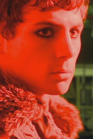 Holly Lucas interpreta a Frances en Nightclubbing