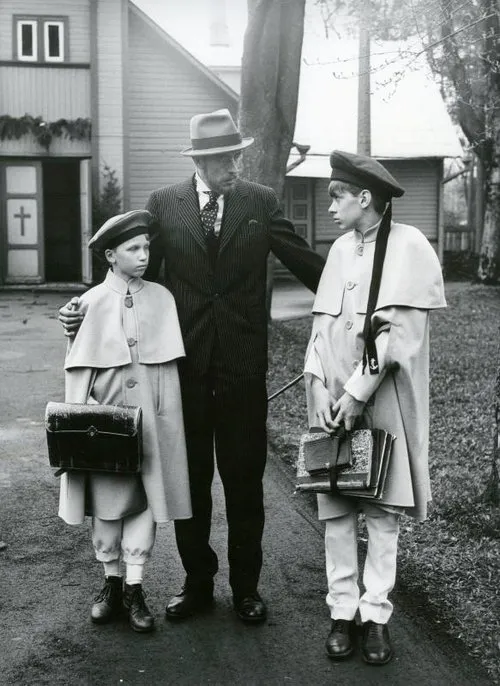 Jaanus Orgulas interpreta a Vik en Doktor Stockmann