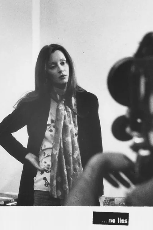 Shelby Leverington interpreta a Woman en No Lies