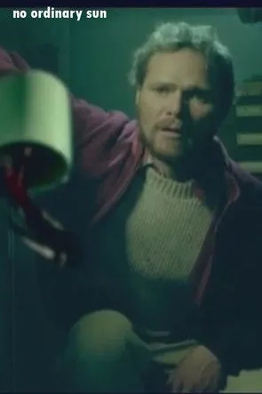 Crawford Thomson interpreta a Man en No Ordinary Sun