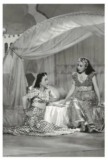 Hua Meng interpreta a Servant girl Bibi en Noches Árabes Nuevas