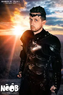 Frédéric Zolfanelli interpreta a Sparadrap / Kevin Lepape en Noob Saison 5 - Un Jeu Sans Fin