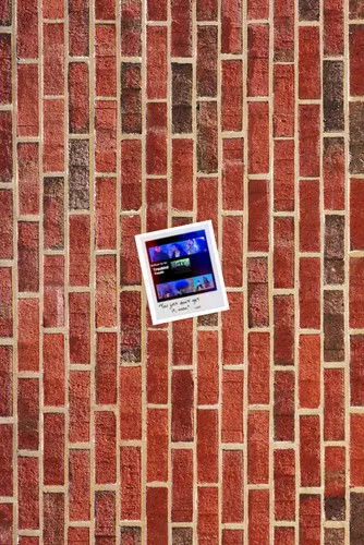 Lily Phillips interpreta a Beauty en Nostalgia for the “Troubled Youth”