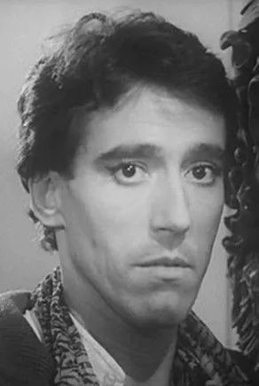 Burghart Klaußner interpreta a  en Nr. 8 - Aus Berichten der Wach- und Patrouillendienste