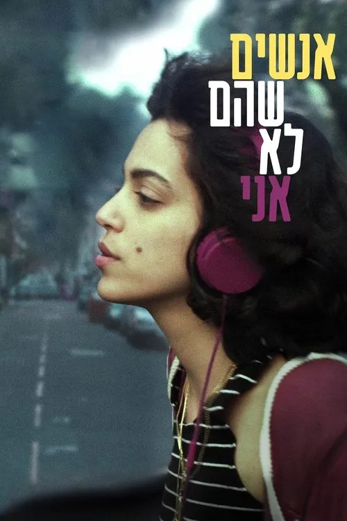 Hadas ben Aroya interpreta a en אנשים שהם לא אני