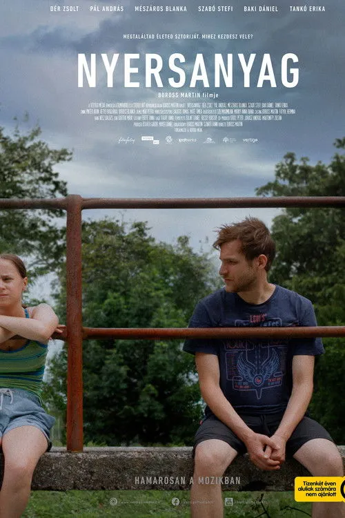 Zsolt Dér interpreta a  en Nyersanyag