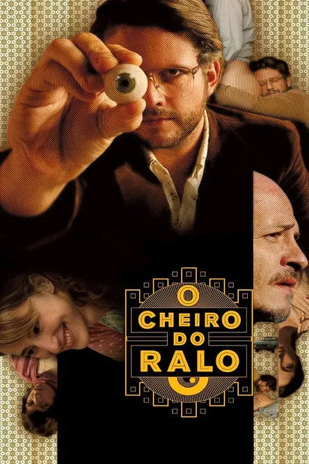 Mário Schoemberger interpreta a Homem do Relógio en O Cheiro do Ralo (Olor a caño)