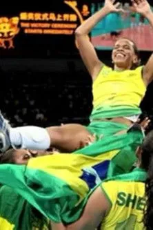 Virna Dias interpreta a Self en O Discreto Charme de uma Campeã