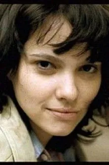 Tuna Dwek interpreta a Empregada en O Quintal dos Guerrilheiros