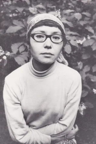 Lora Umarova interpreta a Herself en Очень вас всех люблю...