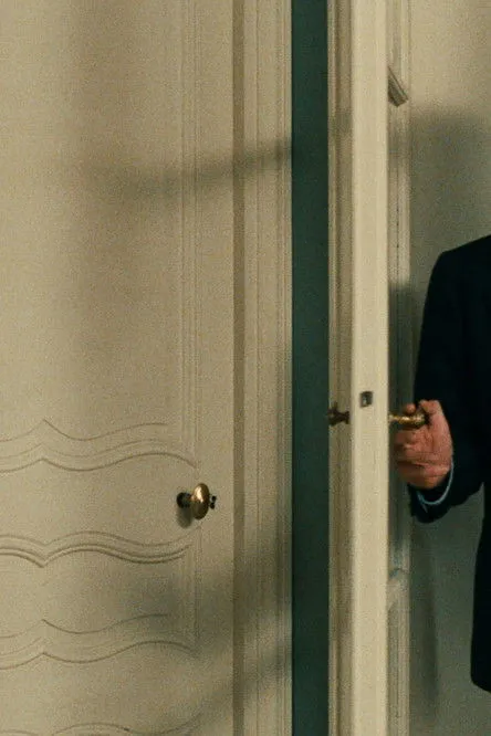 Katie Honaker interpreta a Narrator en Once There Was Everything