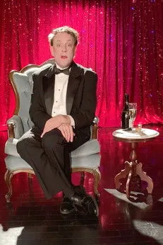 Drew Droege interpreta a en One-Minute Musical
