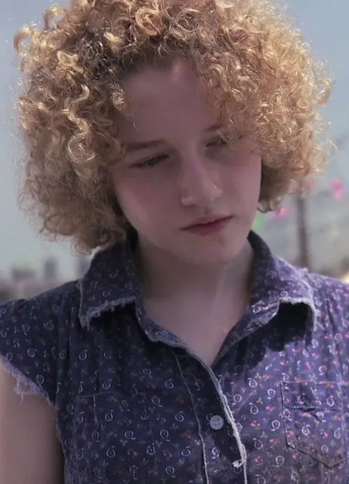 Julia Garner interpreta a Dorian en One Thousand Cranes