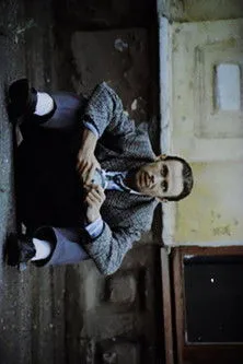 Mikhail Nikitin interpreta a Anton en Оранжевый джаз