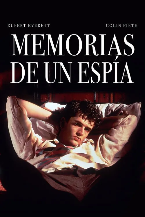Rupert Everett interpreta a Guy Bennett en Otro país