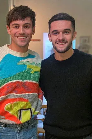 Tom Daley interpreta a Himself en Out and Proud in Football