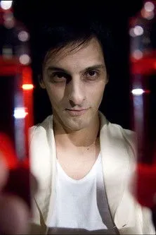 Alexandre Vasconcelos interpreta a  en Oxicianureto de Mercúrio