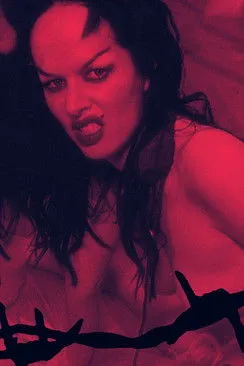 Kembra Pfahler interpreta a  en P.L.O.W.: Punk Ladies Of Wrestling