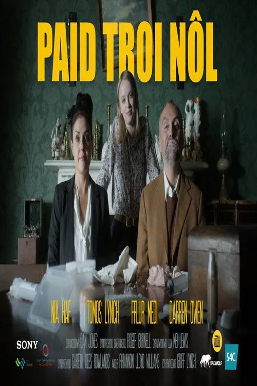 Gwenllian Jones-Griffith interpreta a Mrs. Pritchard en Paid Troi Nol