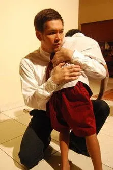 Yohannes K. Pattiasina interpreta a Pemerkosa 4 en Papa Hao