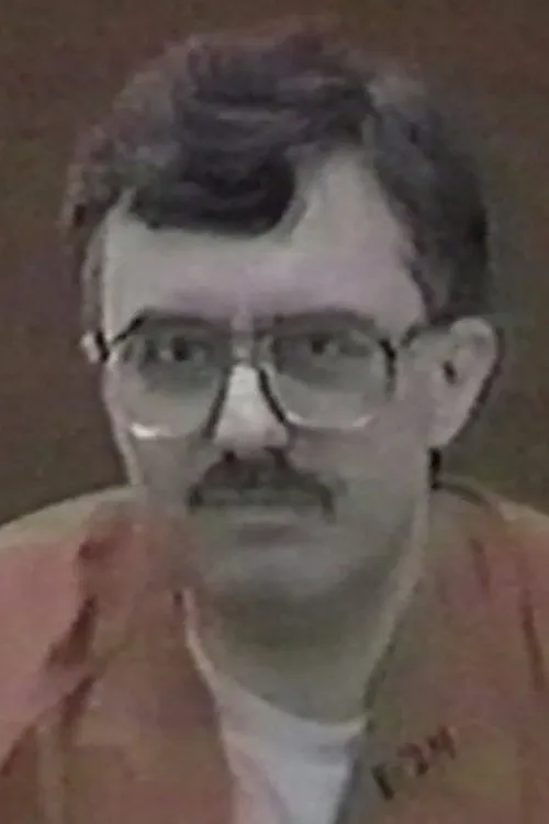 Ted Gundersen interpreta a Ex. FBI Special Agent en Paul: The Secret Story of Olympia's Satanic Sheriff