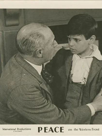 Moore Marriott interpreta a en Peace on the Western Front